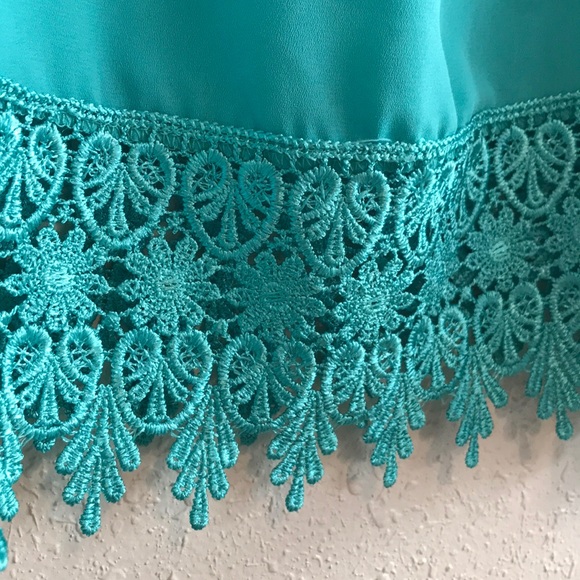 Bright mint green shirt - Picture 3 of 3